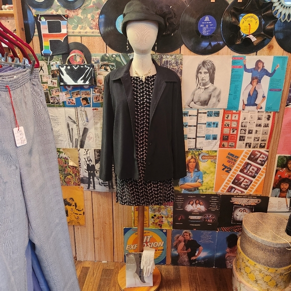 👑Vintage 1950s Pearl Accented Goldtone Necklace📿 - Picture 3 of 7